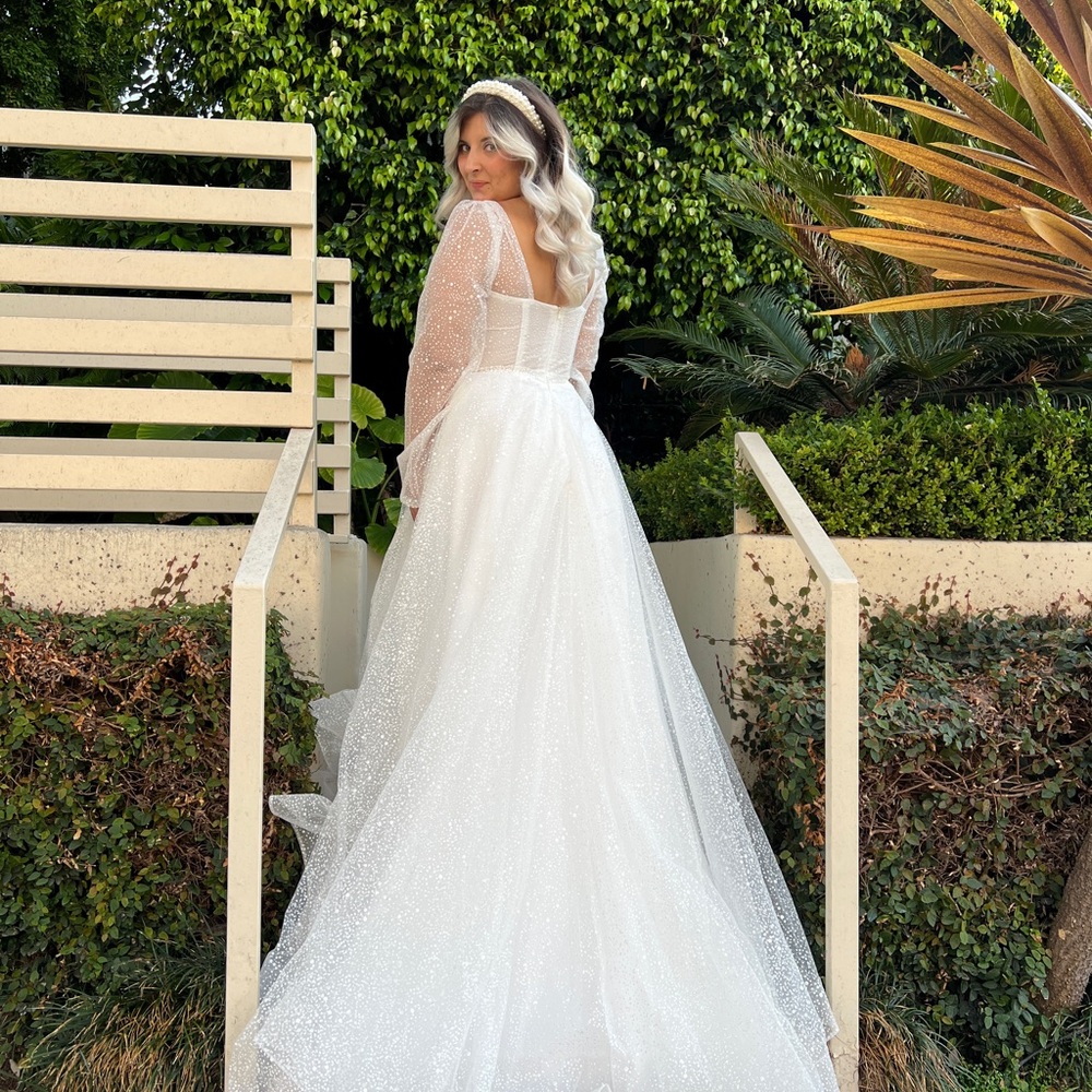 Elegant White Sparkle bridal ball gown with long sleeves and train - Picture 6 of 8
